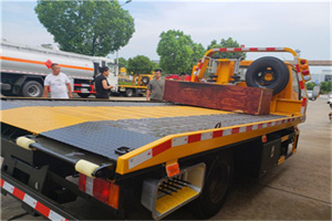 新疆附近拖车电话号码服务