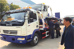 新疆汽车道路救援拖车价格